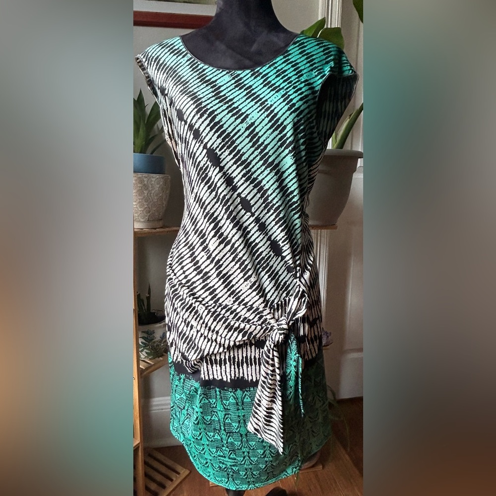 Max Studio Black, white and green sleeveless midi dress